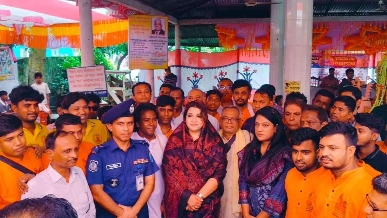 ফরিদপুরে বর্ণাঢ্য আয়োজনে রথযাত্রা মহোৎসব